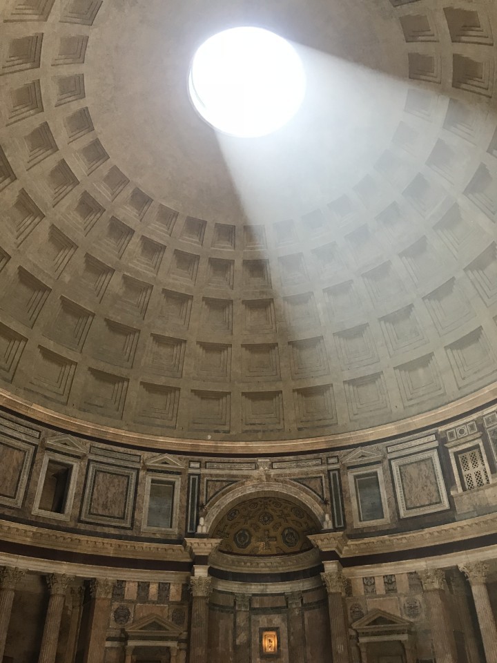 Splendid pictures and view in Pantheon Roma